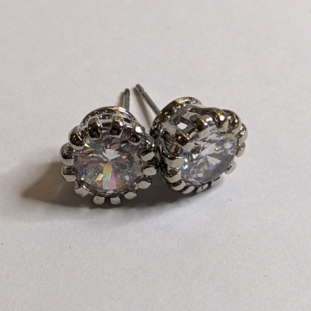 NWOT Swarovski Crystal Elements Silver Overlay Stud Earrings - Picture 3 of 7